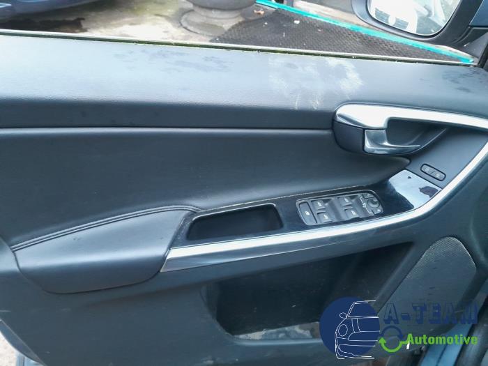 Volvo XC60 I 2.0 D4 16V Sloopvoertuig (2016, Licht, Blauw)