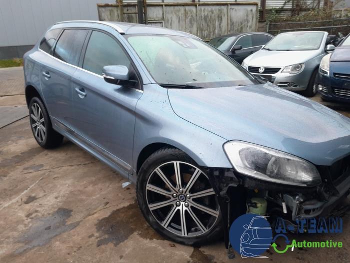 Volvo XC60 I 2.0 D4 16V Sloopvoertuig (2016, Licht, Blauw)
