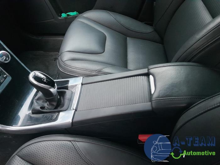 Volvo XC60 I 2.0 D4 16V Sloopvoertuig (2016, Licht, Blauw)