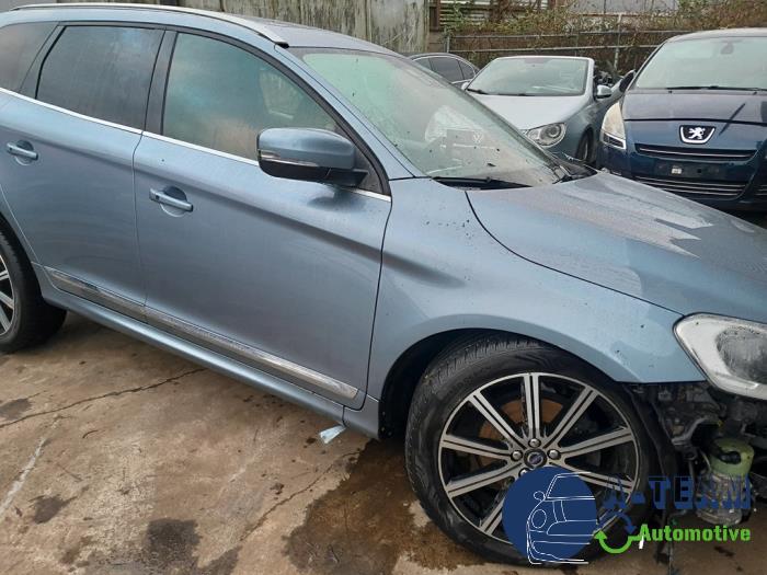 Volvo XC60 I 2.0 D4 16V Sloopvoertuig (2016, Licht, Blauw)