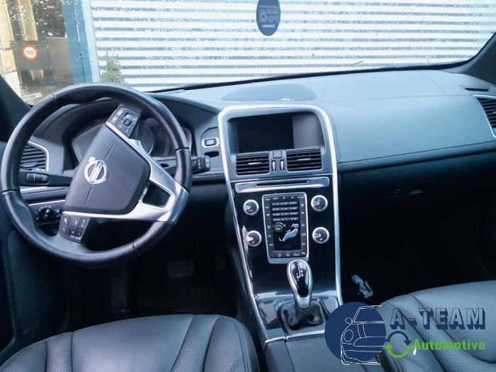 Volvo XC60 I 2.0 D4 16V Sloopvoertuig (2016, Licht, Blauw)