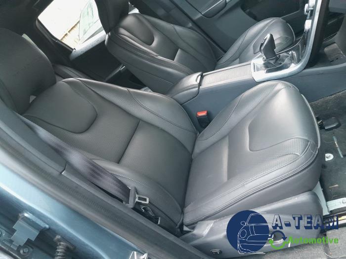 Volvo XC60 I 2.0 D4 16V Sloopvoertuig (2016, Licht, Blauw)