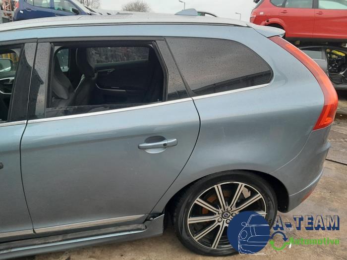 Volvo XC60 I 2.0 D4 16V Sloopvoertuig (2016, Licht, Blauw)