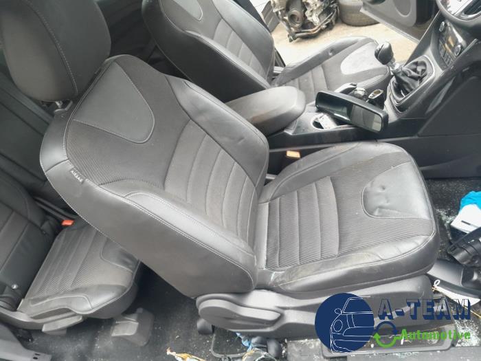 Ford Kuga II 1.6 EcoBoost 16V Sloopvoertuig (2013, Metallic, Zwart)