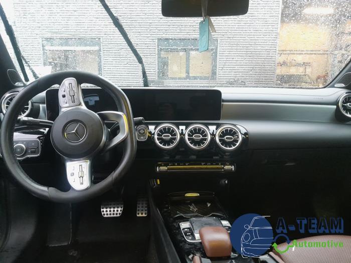 Mercedes A Limousine 2.0 A-250 Turbo 16V 4Matic Sloopvoertuig (2019, Grijs)