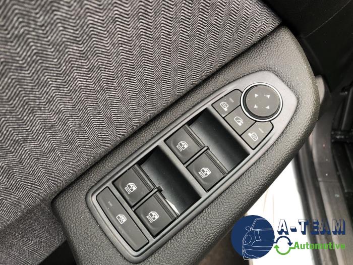 Renault Clio V 1.0 TCe 90 12V Bi-Fuel Sloopvoertuig (2023, Wit)