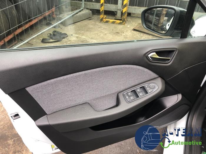 Renault Clio V 1.0 TCe 90 12V Bi-Fuel Sloopvoertuig (2023, Wit)