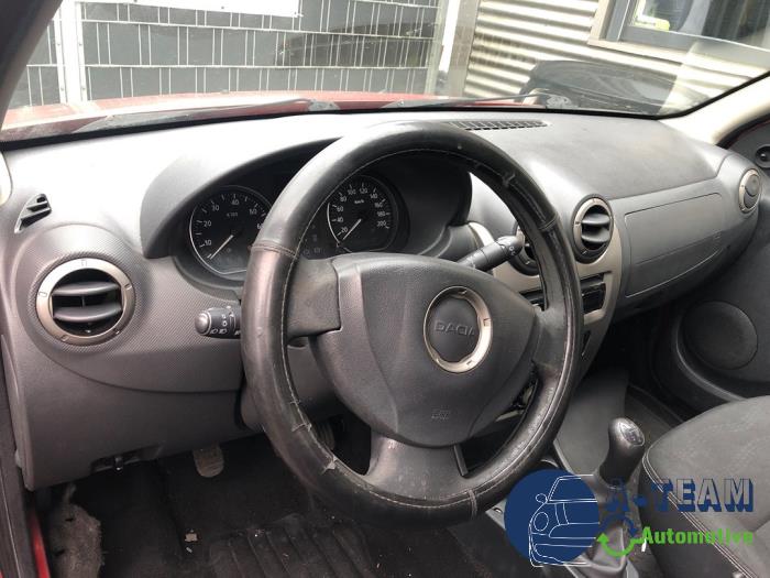 Dacia Sandero I 1.6 Sloopvoertuig (2010, Rood)