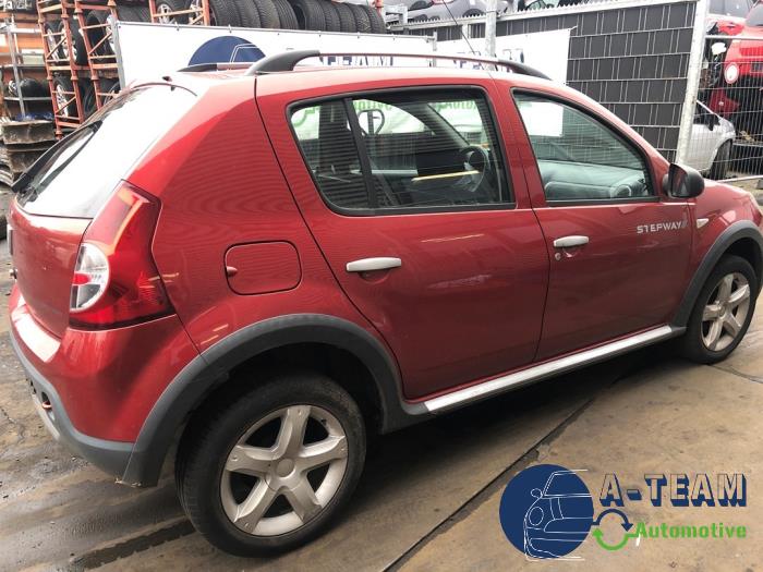 Dacia Sandero I 1.6 Sloopvoertuig (2010, Rood)