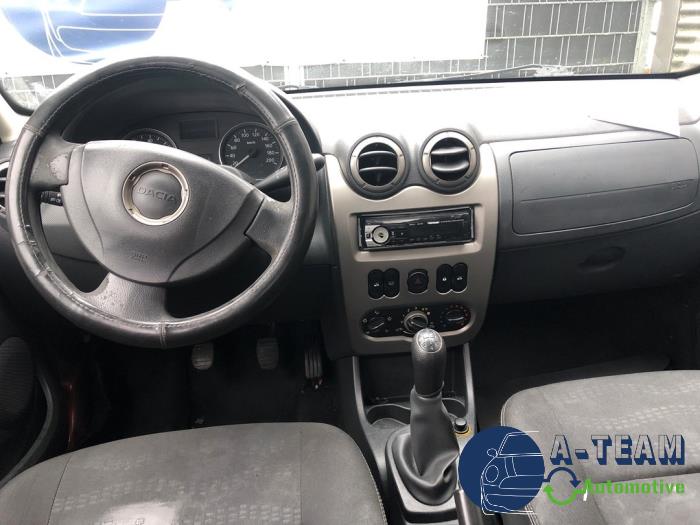 Dacia Sandero I 1.6 Sloopvoertuig (2010, Rood)