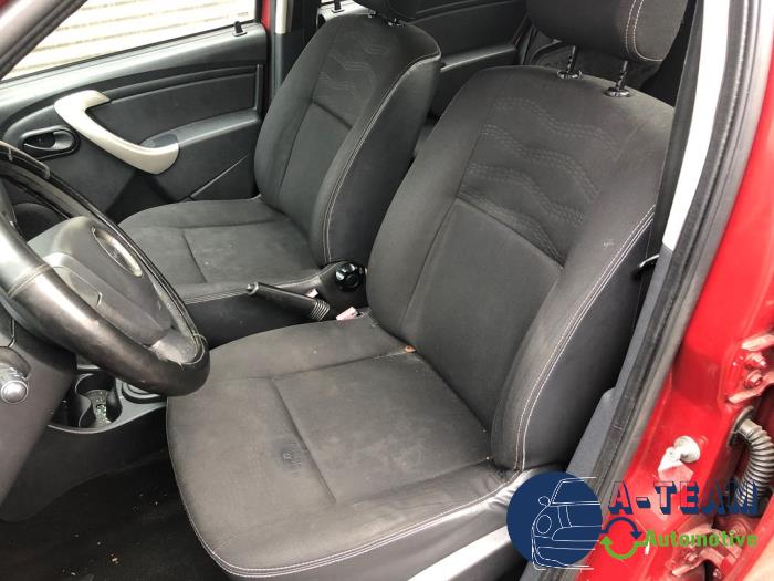 Dacia Sandero I 1.6 Sloopvoertuig (2010, Rood)