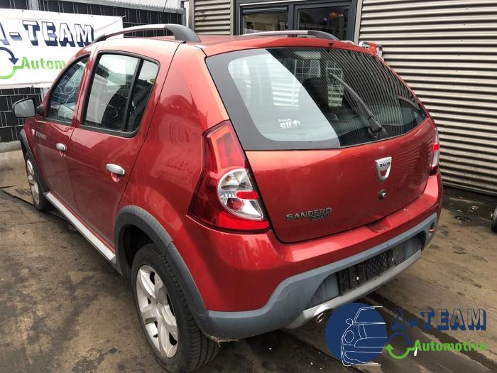 Dacia Sandero I 1.6 Sloopvoertuig (2010, Rood)