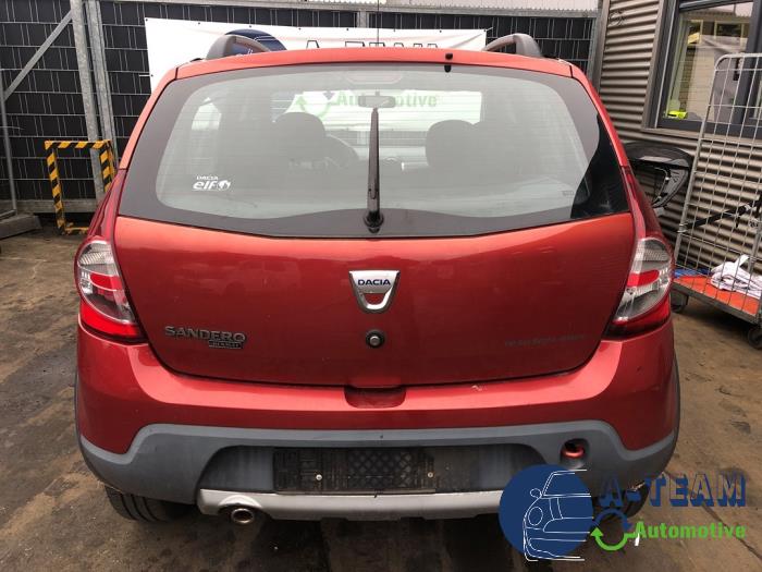 Dacia Sandero I 1.6 Sloopvoertuig (2010, Rood)