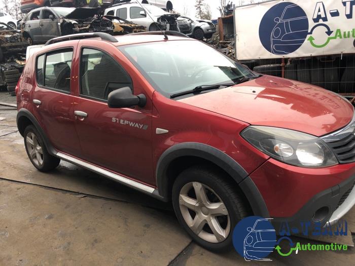 Dacia Sandero I 1.6 Sloopvoertuig (2010, Rood)