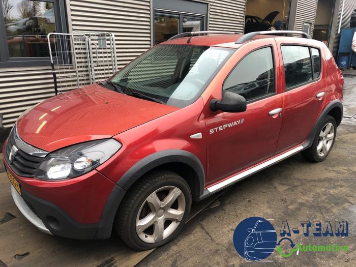 Dacia Sandero I 1.6 Sloopvoertuig (2010, Rood)
