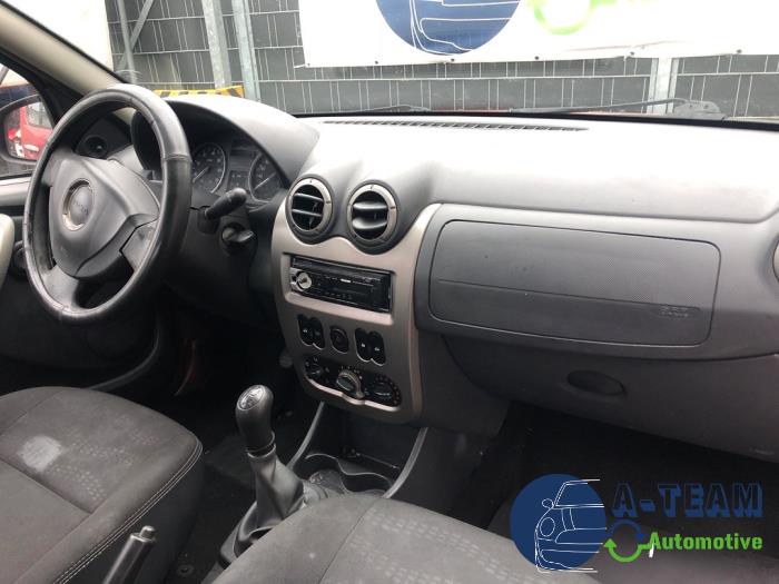 Dacia Sandero I 1.6 Sloopvoertuig (2010, Rood)