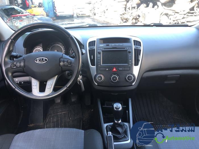 Kia Cee'd Sportswagon 1.4i CVVT 16V Sloopvoertuig (2012, Zilver)