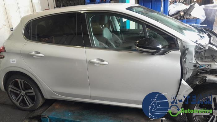 Peugeot 208 I 1.2 12V e-THP PureTech 110 Sloopvoertuig (2017, Wit)