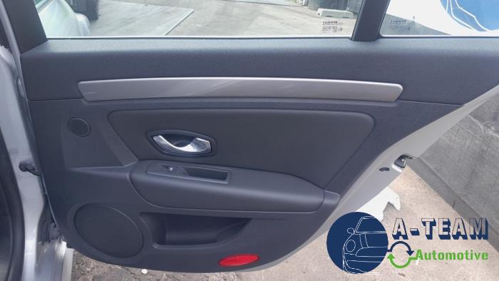 Renault Laguna III 2.0 16V Hi-Flex Sloopvoertuig (2011, Grijs)