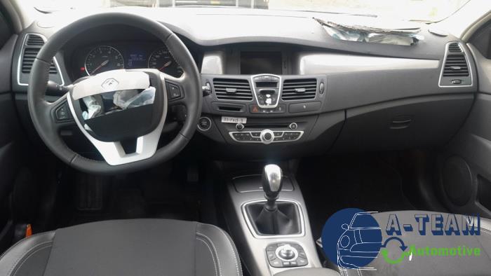 Renault Laguna III 2.0 16V Hi-Flex Sloopvoertuig (2011, Grijs)