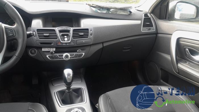 Renault Laguna III 2.0 16V Hi-Flex Sloopvoertuig (2011, Grijs)