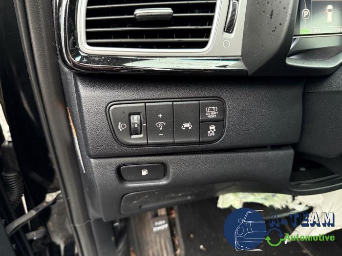 Kia Niro I 1.6 GDI Hybrid Sloopvoertuig (2017, Zwart)