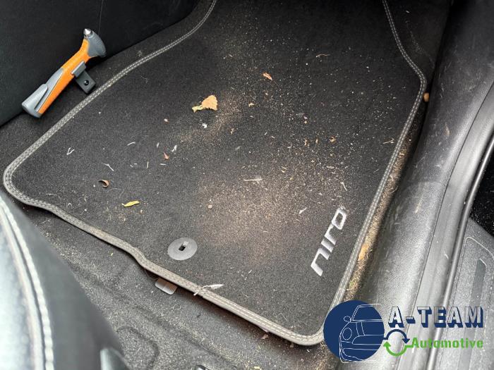 Kia Niro I 1.6 GDI Hybrid Sloopvoertuig (2017, Zwart)