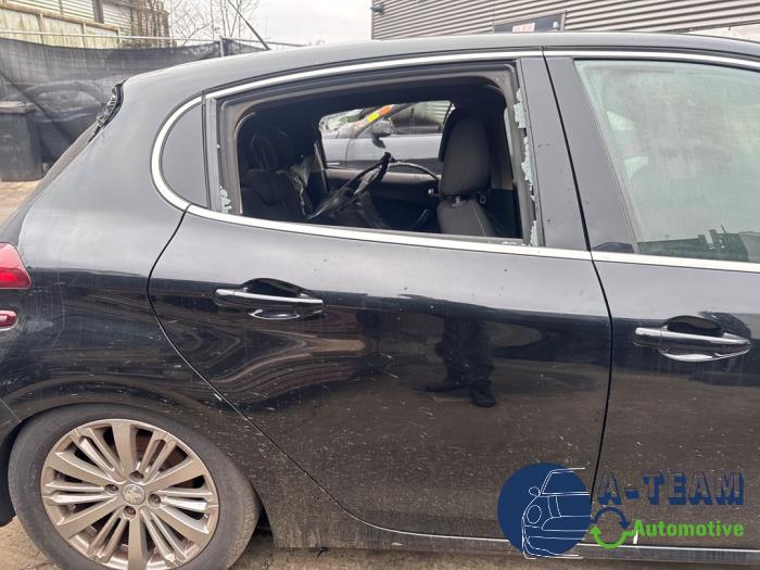 Peugeot 208 I 1.2 12V e-THP PureTech 110 Sloopvoertuig (2017, Zwart)