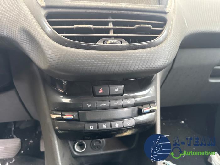 Peugeot 208 I 1.2 12V e-THP PureTech 110 Sloopvoertuig (2017, Zwart)