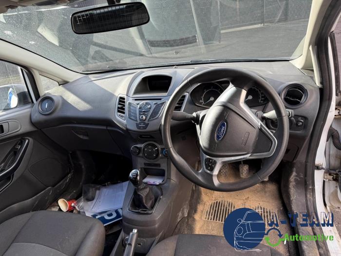 Ford Fiesta 6 1.5 TDCi Sloopvoertuig (2016, Roze, Wit)