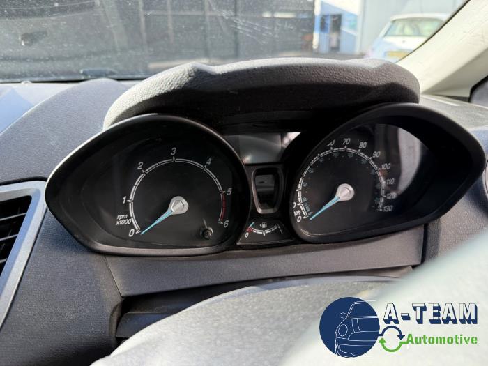 Ford Fiesta 6 1.5 TDCi Sloopvoertuig (2016, Roze, Wit)