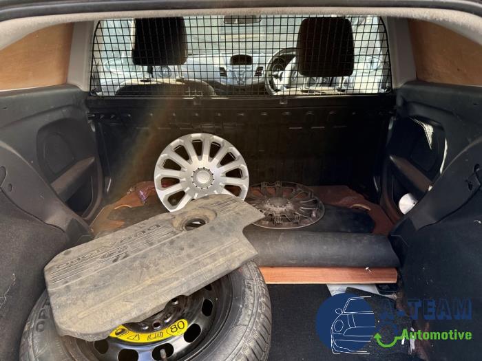 Ford Fiesta 6 1.5 TDCi Sloopvoertuig (2016, Roze, Wit)