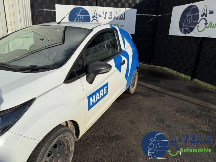 Ford Fiesta 6 1.5 TDCi Sloopvoertuig (2016, Roze, Wit)