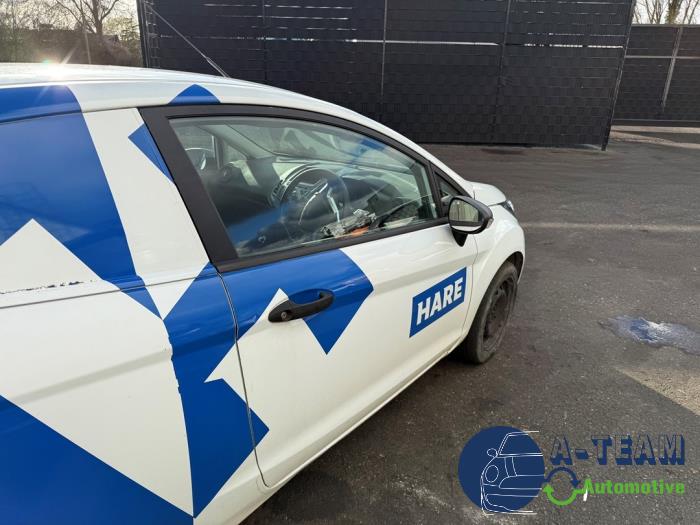 Ford Fiesta 6 1.5 TDCi Sloopvoertuig (2016, Roze, Wit)