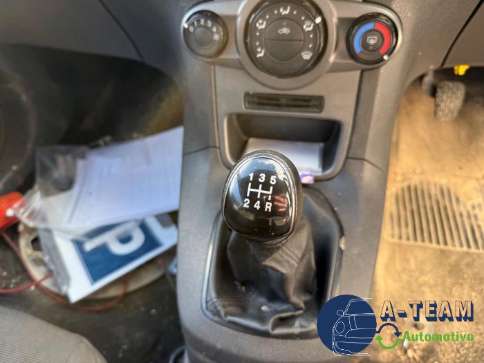 Ford Fiesta 6 1.5 TDCi Sloopvoertuig (2016, Roze, Wit)