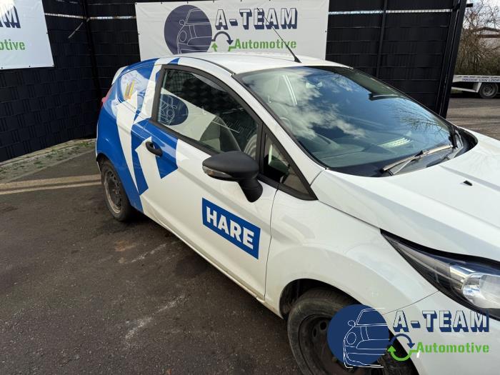 Ford Fiesta 6 1.5 TDCi Sloopvoertuig (2016, Roze, Wit)