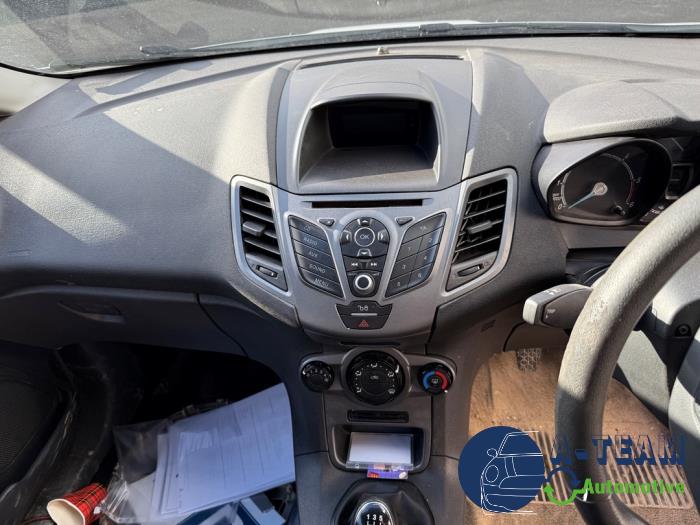 Ford Fiesta 6 1.5 TDCi Sloopvoertuig (2016, Roze, Wit)