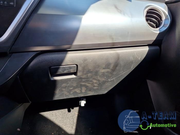 Toyota Auris Touring Sports 1.8 16V Hybrid Sloopvoertuig (2014, Zwart)