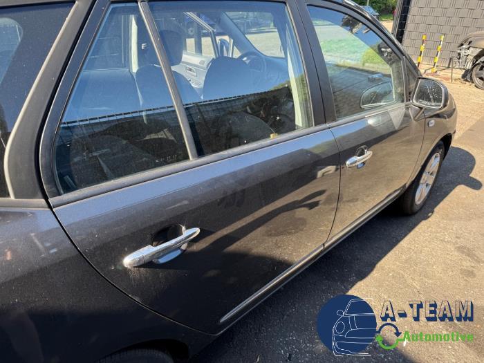 Kia Carens III 2.0i CVVT 16V Sloopvoertuig (2008, Grijs)