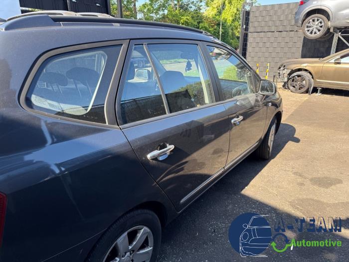 Kia Carens III 2.0i CVVT 16V Sloopvoertuig (2008, Grijs)