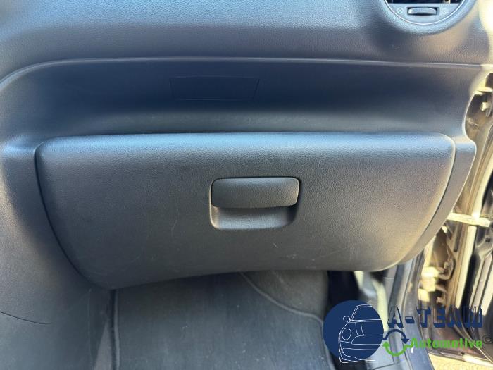 Kia Carens III 2.0i CVVT 16V Sloopvoertuig (2008, Grijs)