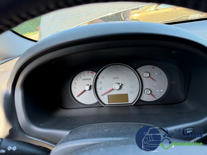 Kia Carens III 2.0i CVVT 16V Sloopvoertuig (2008, Grijs)