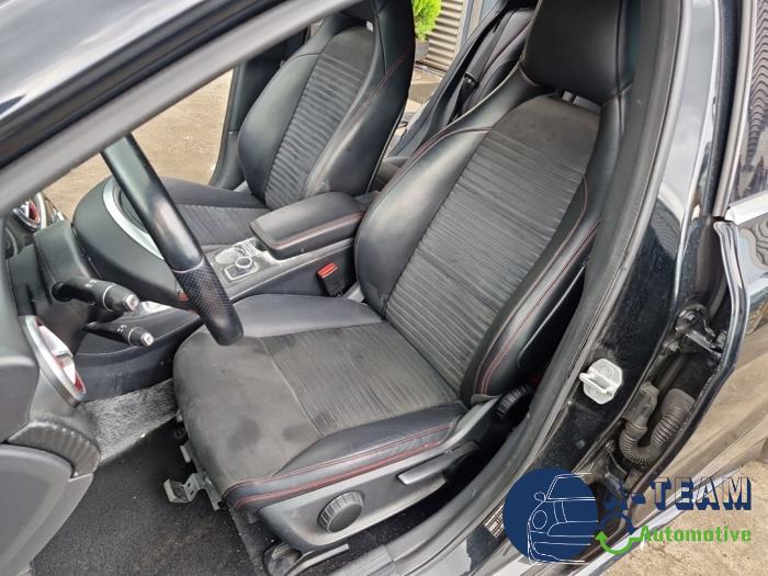 Mercedes A 1.6 A-180 16V Sloopvoertuig (2013, Zwart)