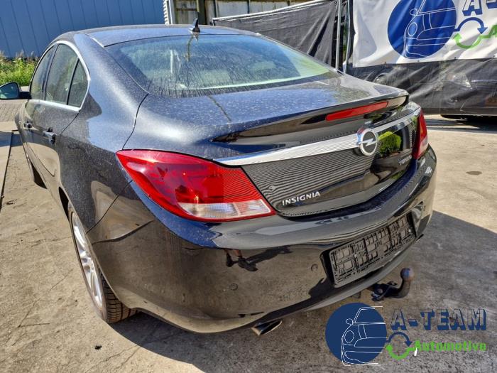 Opel Insignia 2.0 Turbo 16V Ecotec Sloopvoertuig (2010, Zwart)