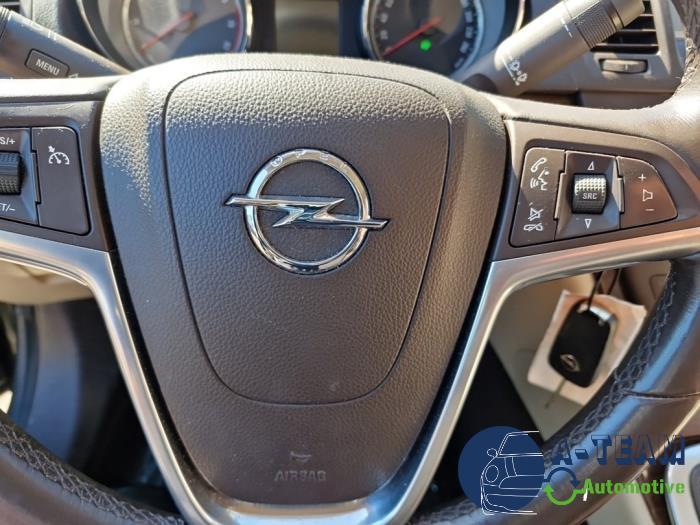 Opel Insignia 2.0 Turbo 16V Ecotec Sloopvoertuig (2010, Zwart)