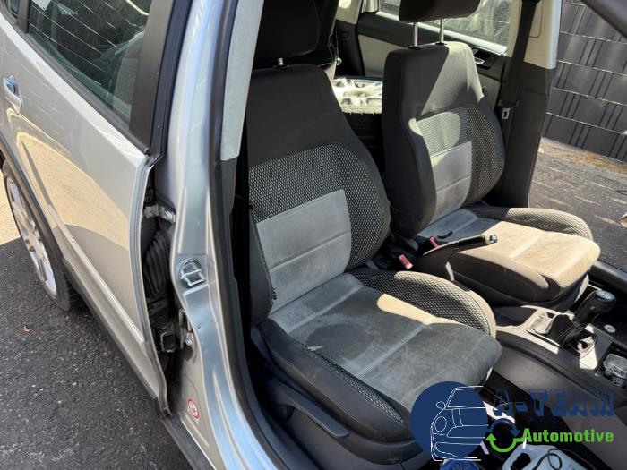 Volkswagen CrossPolo 1.2 12V Sloopvoertuig (2006, Metallic, Zilvergrijs, Zilver)