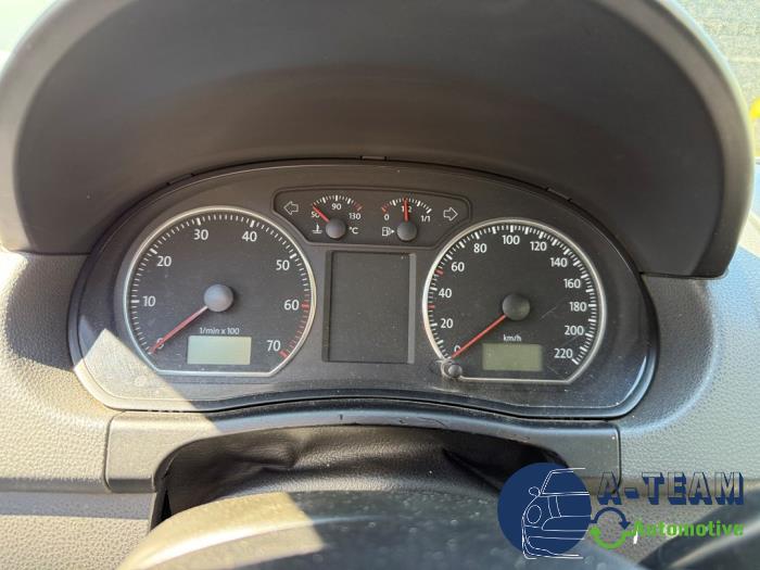 Volkswagen CrossPolo 1.2 12V Sloopvoertuig (2006, Metallic, Zilvergrijs, Zilver)