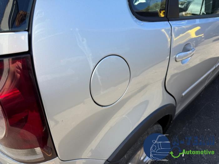 Volkswagen CrossPolo 1.2 12V Sloopvoertuig (2006, Metallic, Zilvergrijs, Zilver)