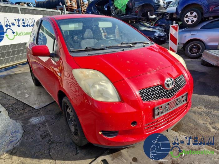 Toyota Yaris II 1.3 16V VVT-i Sloopvoertuig (2007, Rood)