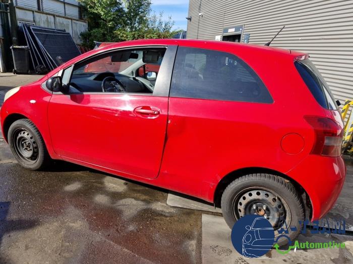 Toyota Yaris II 1.3 16V VVT-i Sloopvoertuig (2007, Rood)